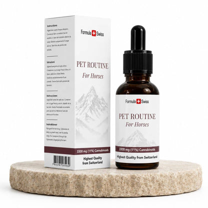 Flasche und Verpackung von 'Pet Routine for Horses' von Formula Swiss auf weißem Hintergrund